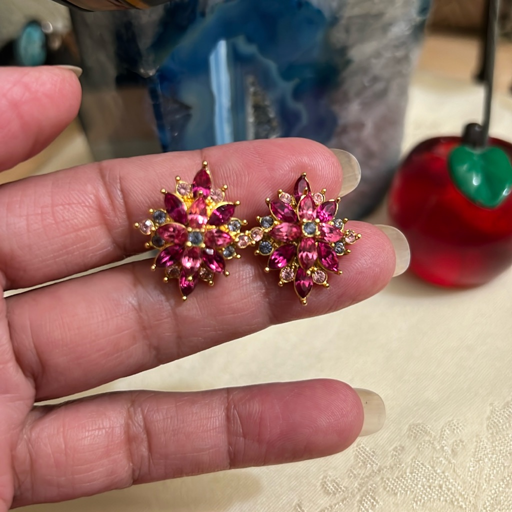 Joan Rivers Thailand Dark Light Pink Sparkly Stones Gold E Tone Earrings 35$